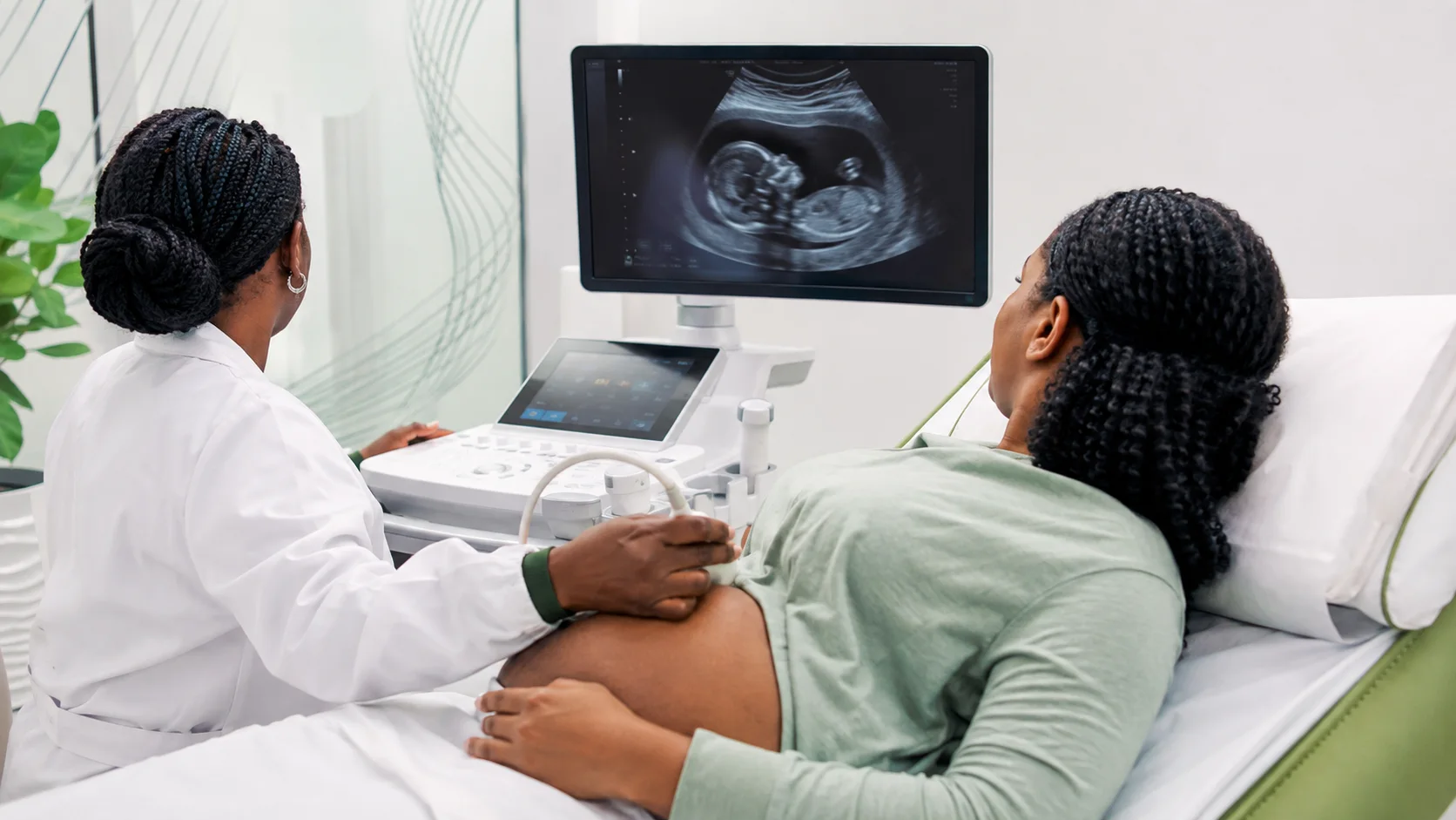 Prenatal consultation for maternal health at Case Clinic